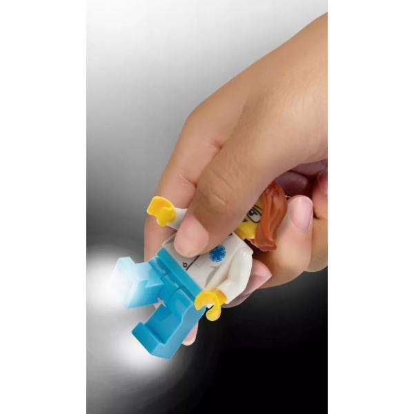 LEGO® Iconic Doktorka svítící figurka (HT) (obrázek 4)
