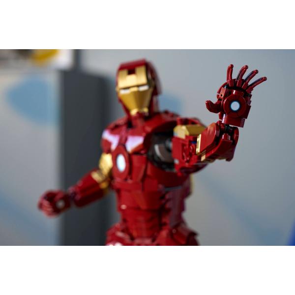 LEGO® Marvel 76344 Iron Man Mark 3: sběratelská edice (obrázek 8)