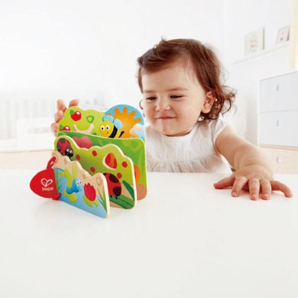 Hape Baby knížka Broučci (obrázek 4)