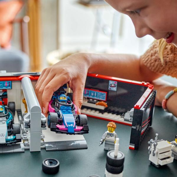 LEGO® City 60444 Garáž F1® a auta Mercedes-AMG a Alpine (obrázek 8)