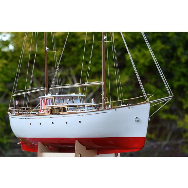 Mantua Model Motorová jachta Bruma 1:43 kit (obrázek 4)