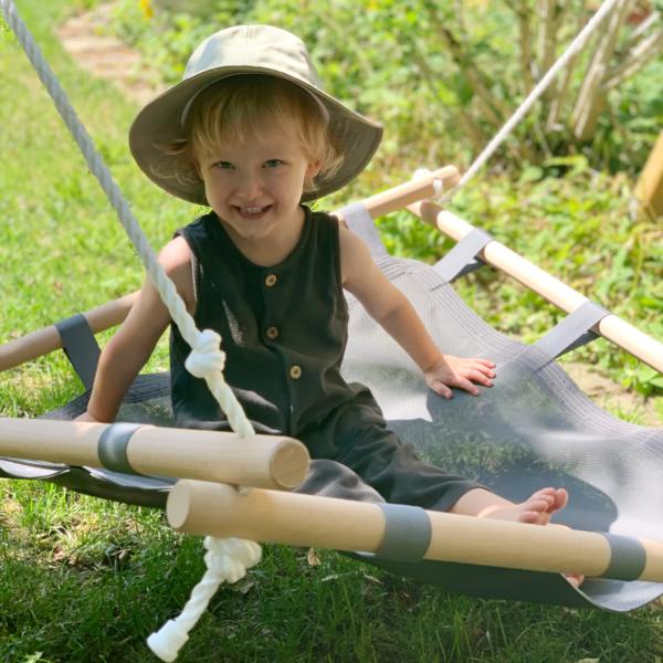 Small Foot Houpačka v dřevěném čtvercovém rámu (obrázek 4)