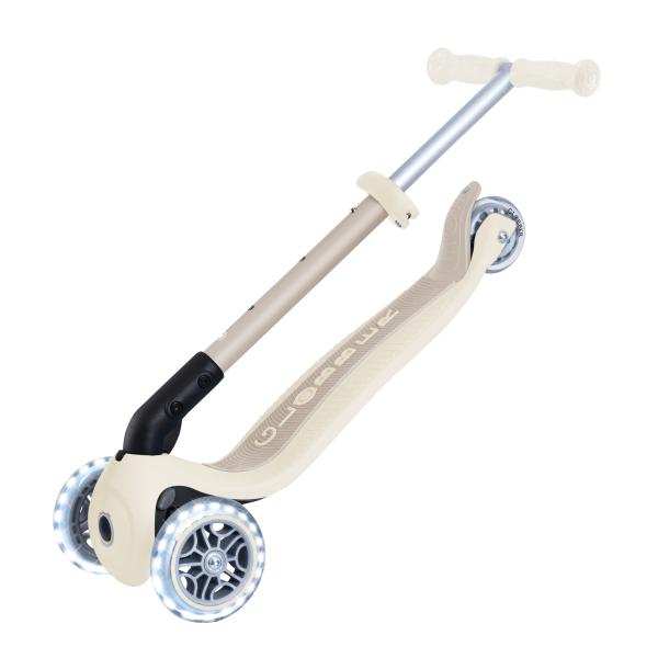 Globber koloběžka Junior Foldable lights Ecologic - Coconut (obrázek 6)