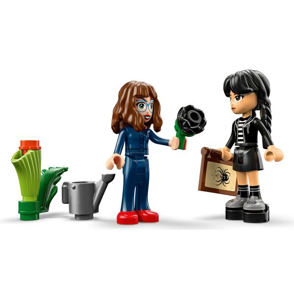 LEGO® Wednesday 76784 Čierna georgína (obrázok 7)