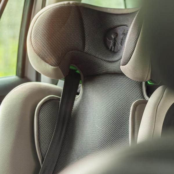 AUTOKRÉSLA PETITE&MARS Elite Pro i-Size Black Air 100-150 cm (15-36 kg)