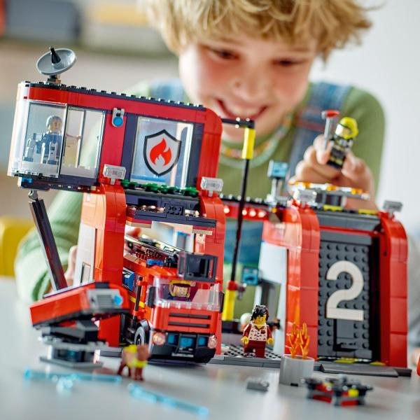 LEGO® City 60414 Hasičská stanice s hasičským vozidlem