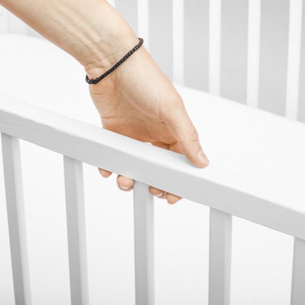 Dětská postýlka New Baby LILLY s odnímatelným bočním panelem a šuplíkem bílá (obrázek 9)