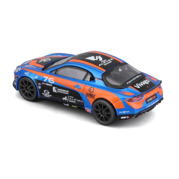 Bburago 1:43 Racing Alpine A110 CUP v dekorativní krabici (obrázek 3)