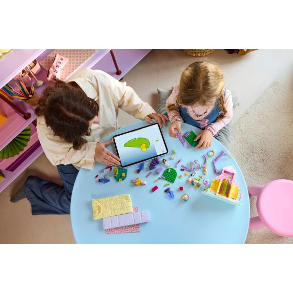 LEGO® Gabby's Dollhouse 11205 Sladká hora pokušení a Kočičí zahrada (obrázek 7)