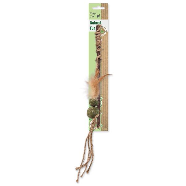 Hračka Magic Cat Natural Fun palička s přírodními pírky a provázky mix 25cm