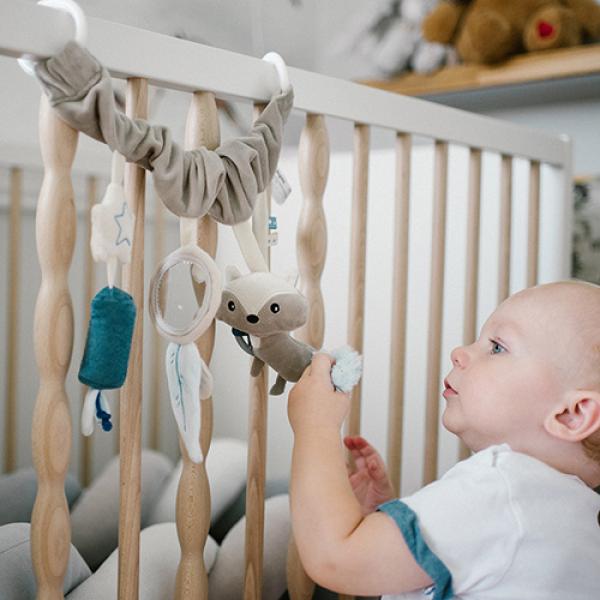 Babyono Hrazdička závěsná Raccoon 0m+ (obrázek 8)