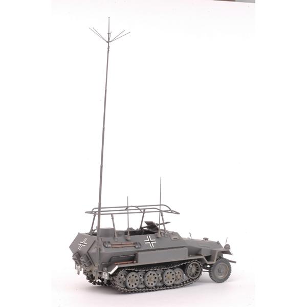 Model Kit military 3604 - Sd.Kfz.251 / 3 Ausf.B Radio Car (1:35) (obrázek 4)