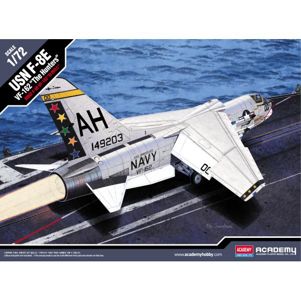 Model Kit letadlo 12521 - USN F-8E VF-162 "The Hunters" (1:72)