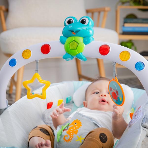 BABY EINSTEIN Lehátko hudební vibrační se světýlky Kick to It Neptune do 9 kg (obrázek 6)