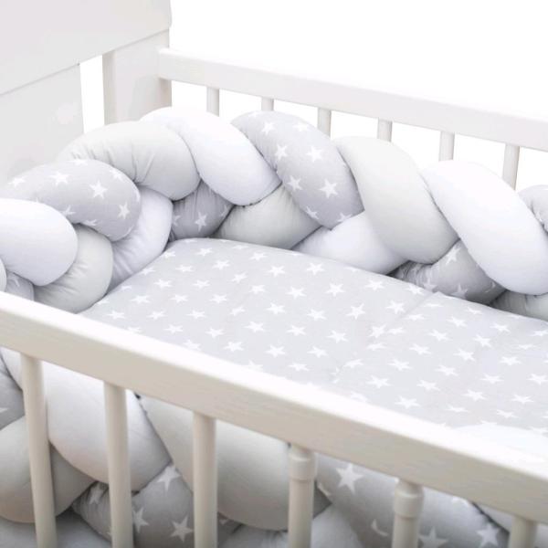 Ochranný mantinel do postýlky vrkoč New Baby Hvězdičky šedo-bílý (obrázek 7)