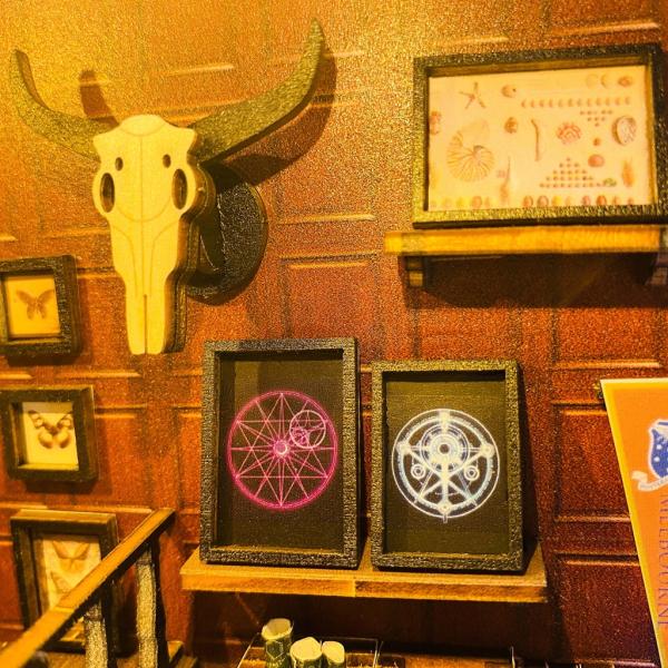 2Kids Toys Zarážka na knihy Domeček kouzelnice Miry