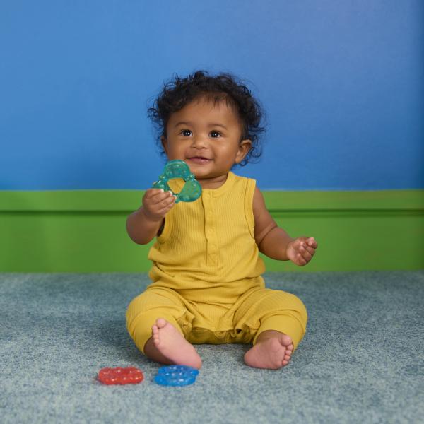 Bright Starts Kousátko naplněné vodou tvary Stay Cool Teethers™ 3ks (obrázek 7)