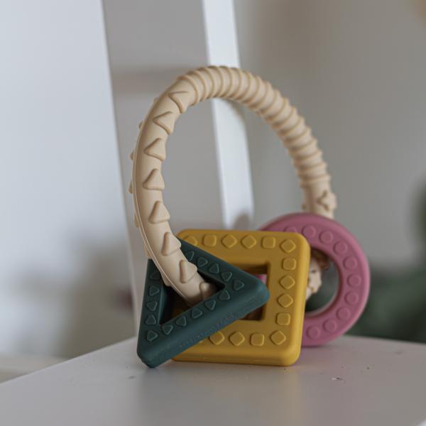 PETITE&MARS Kousátko silikonové Figures 0m+ (obrázek 5)