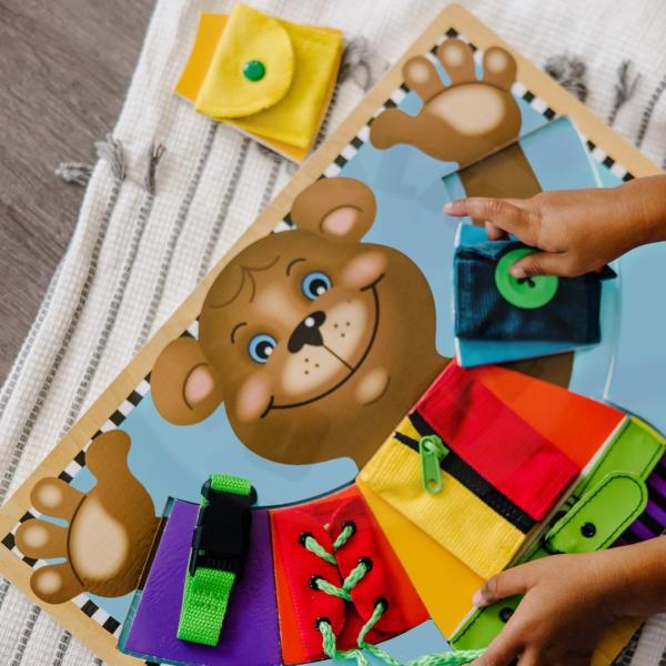 Spin Master Melissa & Doug základy učení oblékání