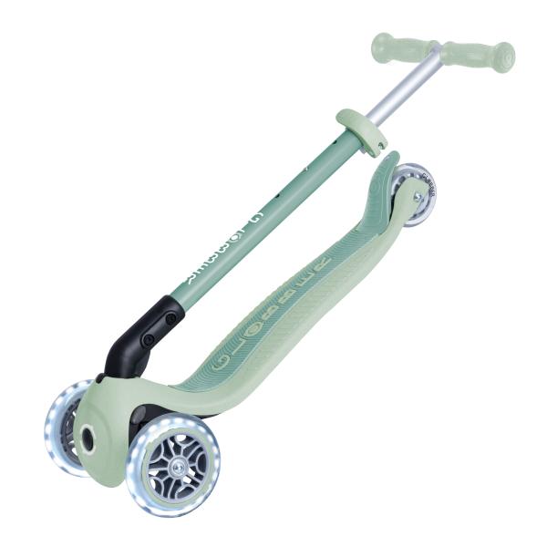 Globber koloběžka Primo Foldable Lights Ecologic Pistachio (obrázek 6)