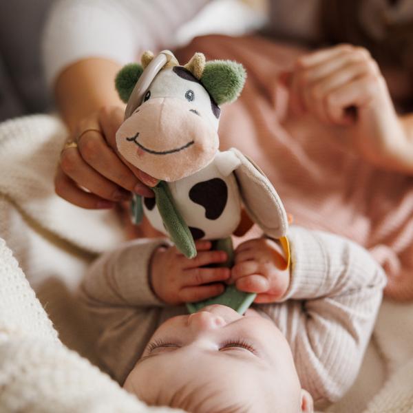BABYONO Hračka závěsná s kousátkem Cow Bingo 0m+ (obrázek 3)