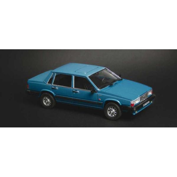 Model Kit auto 3623 – Volvo 760 GLE (1:24)