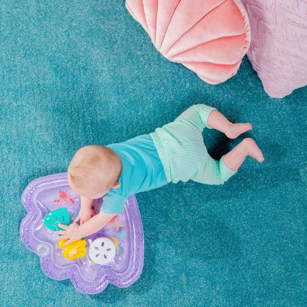DISNEY BABY Podložka vodní The Little Mermaid Sea Treasures™ 37x45 cm 0m+ (obrázek 5)