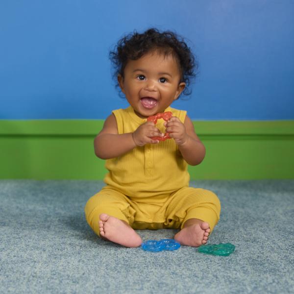 Bright Starts Kousátko naplněné vodou tvary Stay Cool Teethers™ 3ks (obrázek 9)