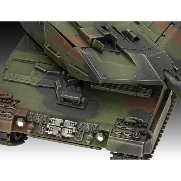 Gift-Set tank 05631 - 70 Years Bundeswehr: Leopard 2 A6A2 (Exkluzivní edice) (1:35) (obrázek 5)
