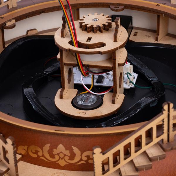RoboTime 3D dřevěná skládačka hrací skříňky Klasický kolotoč (obrázek 6)