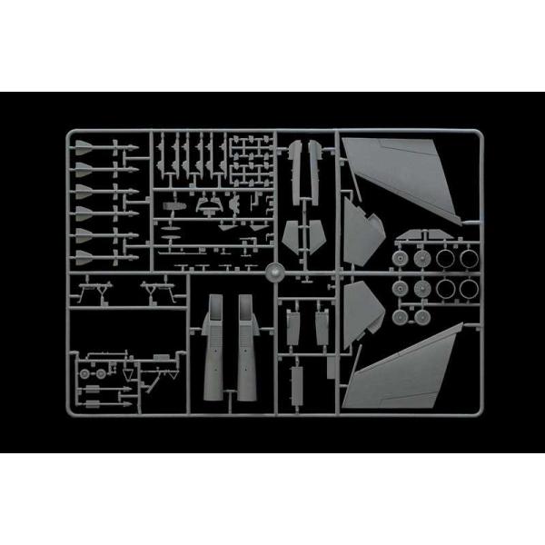 Model Kit letadlo 0197 - SUKHOI SU-27 D "SEA FLANKER" (1:72) (obrázek 4)