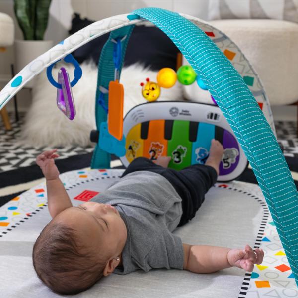 BABY EINSTEIN Postýlka s ohrádkou na hraní a klavírem 3v1 Kick & Snooze™ 0m+ (obrázek 5)