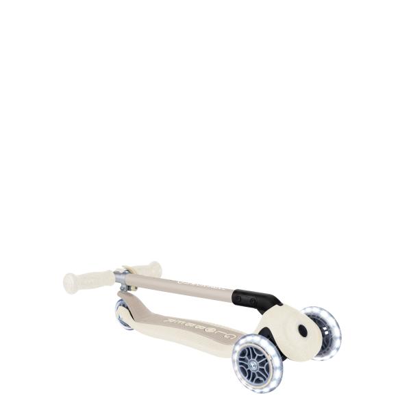 Globber koloběžka Primo Foldable Lights Ecologic Coconut (obrázek 8)
