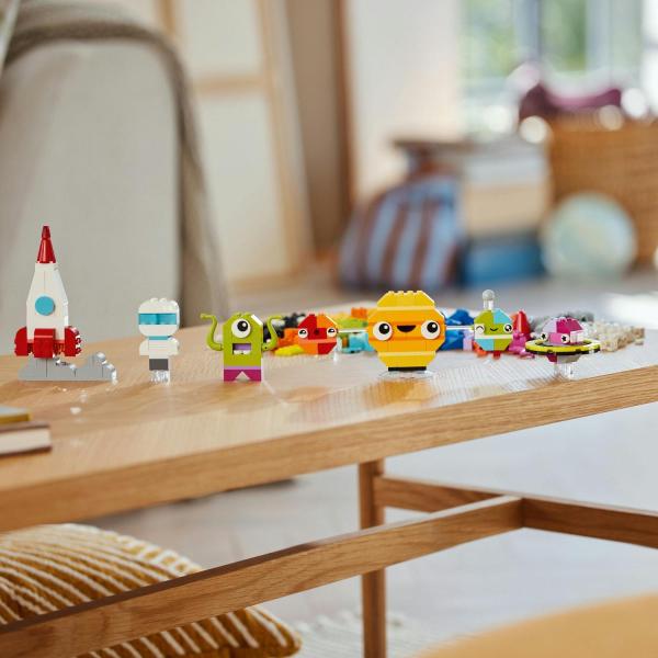 LEGO® Classic 11037 Tvůrčí planety (obrázek 5)