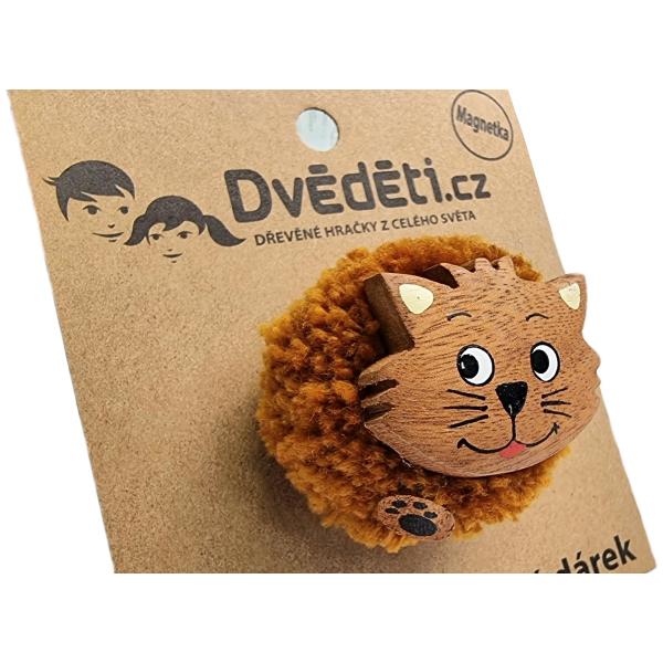 2Kids Toys Dřevěná magnetka velká pompon Kočka (obrázek 3)