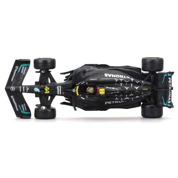 Bburago 1:24 RACE Formula F1 - Mercedes-AMG F1 W14 E (2023) #44 Lewis Hamilton s řidičem (obrázek 10)