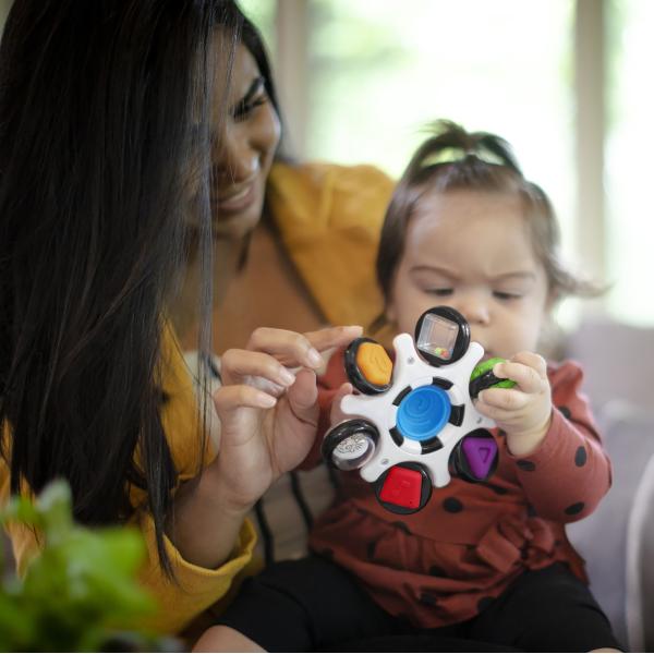 BABY EINSTEIN Hračka senzorická Curiosity Clutch ™ 3m + (obrázek 9)