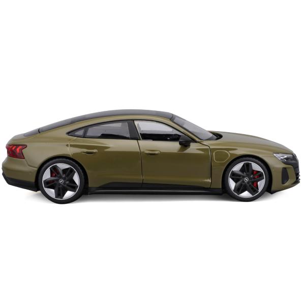 Bburago 1:18 Plus – 2022 Audi RS e-tron GT – Taktická zelená