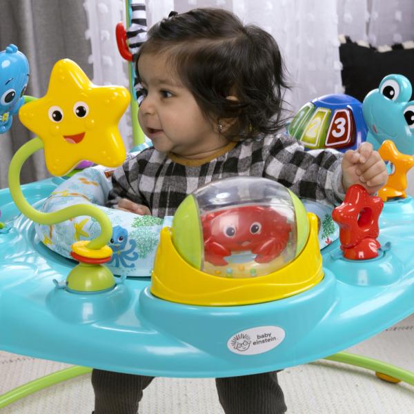 BABY EINSTEIN Skákadlo/Aktivní centrum 2v1 Curiosity Cove™ 6m+ do 11kg (obrázek 6)