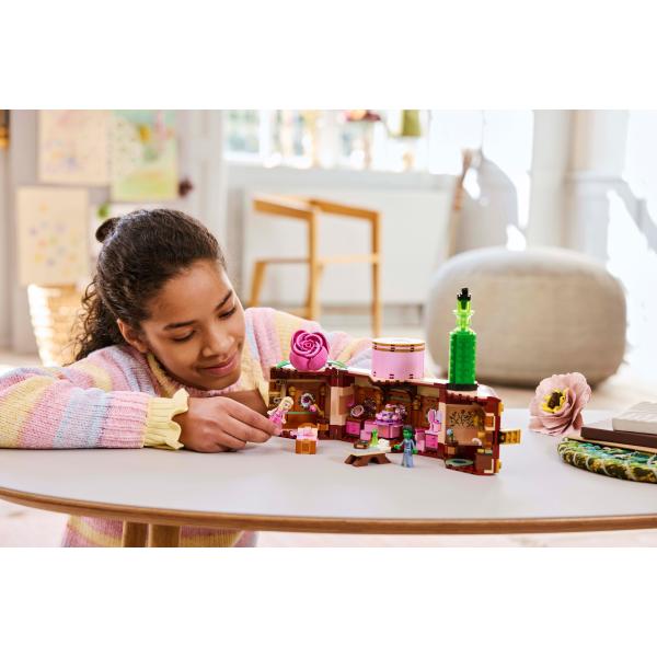 LEGO® Wicked 75683 Studentský internát Glindy a Elphaby (obrázek 9)