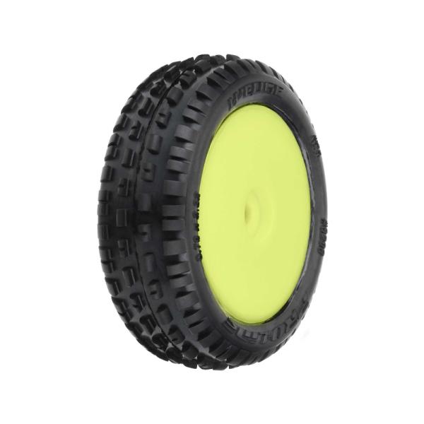 Pro-Line kolo 1:18, pneu Wedge Carpet predné, disk H8 žltý (2) (Losi Mini-B)