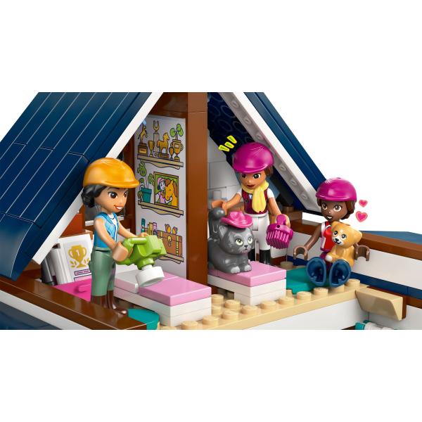 LEGO® Friends 42688 Koňská stáj a jezdecká akademie