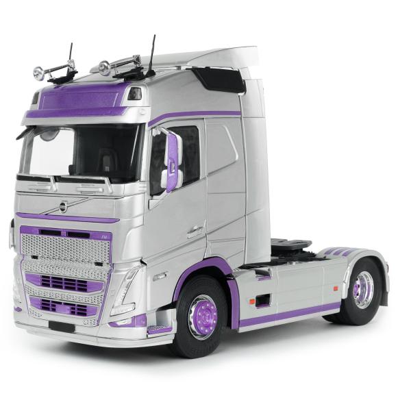 1:24 VOLVO TRUCKS FH GLOBETROTTER XL argento e viola