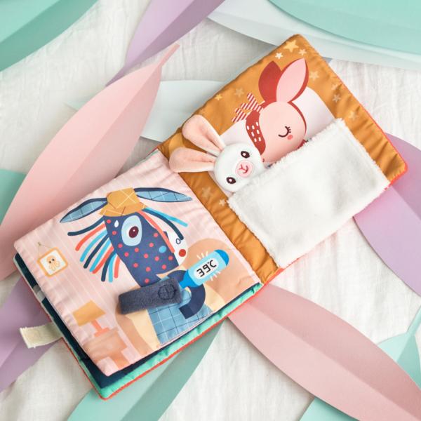 Lilliputiens – textilní knížka s aktivitami – jelenček Stella a jeho muchláček