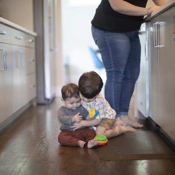 BABY EINSTEIN Kousátko stohovací 2v1 Stack & Teeth ™ 0m +