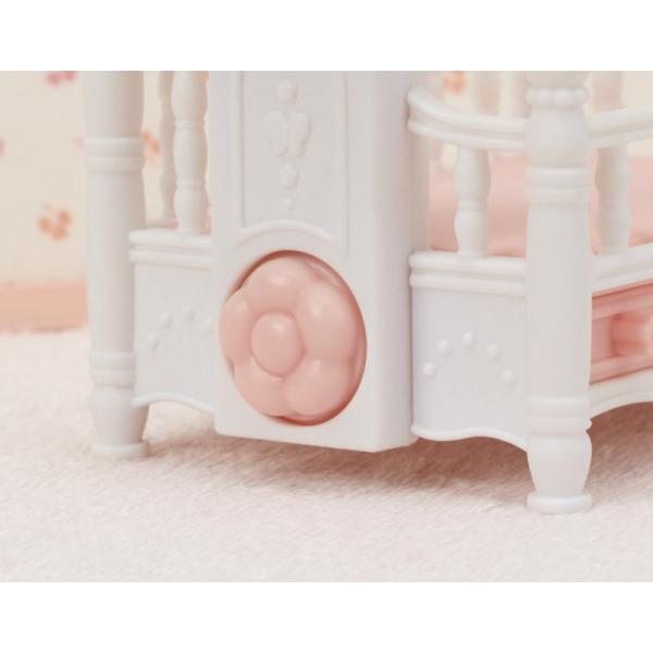Sylvanian Families Nábytek - postýlka pro trojčata s otočným kolotočem (obrázek 5)