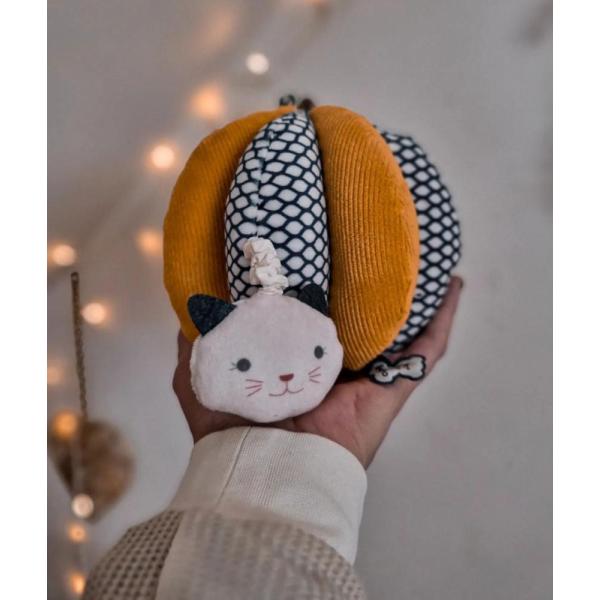 Kaloo Textilní míč s aktivitami pro miminko Stimuli