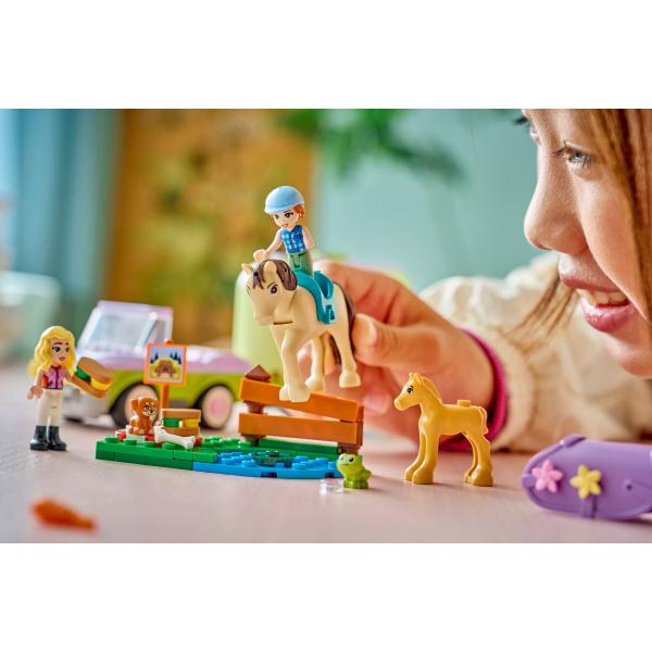 LEGO® Friends 42695 Přívěs s koněm a hříbátkem (obrázek 8)