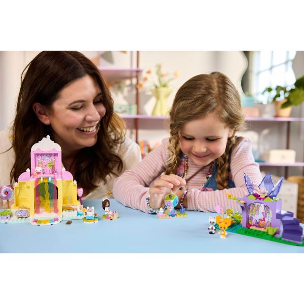 LEGO® Gabby's Dollhouse 11205 Sladká hora pokušení a Kočičí zahrada (obrázek 8)