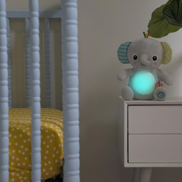BRIGHT STARTS Hračka plyšová hudební svítící Hug-a-bye Baby ™ sloník 0m + (obrázek 7)